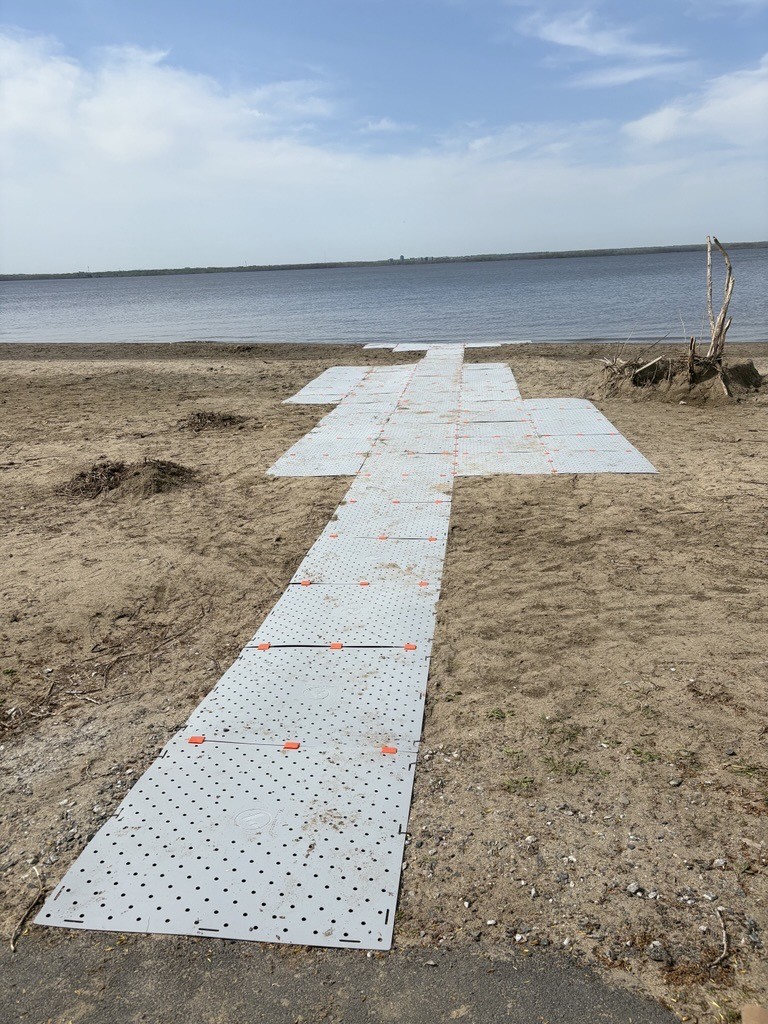 Image des dalles Access Trax à la plage du parc des Cèdres