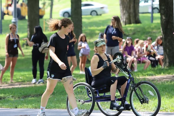 femme sur le vélo Excelerator