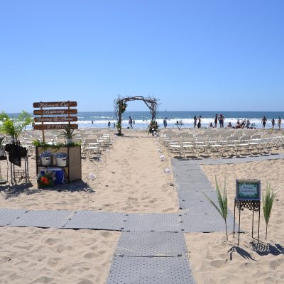 Access Trax installé sur une plage pour un marriage